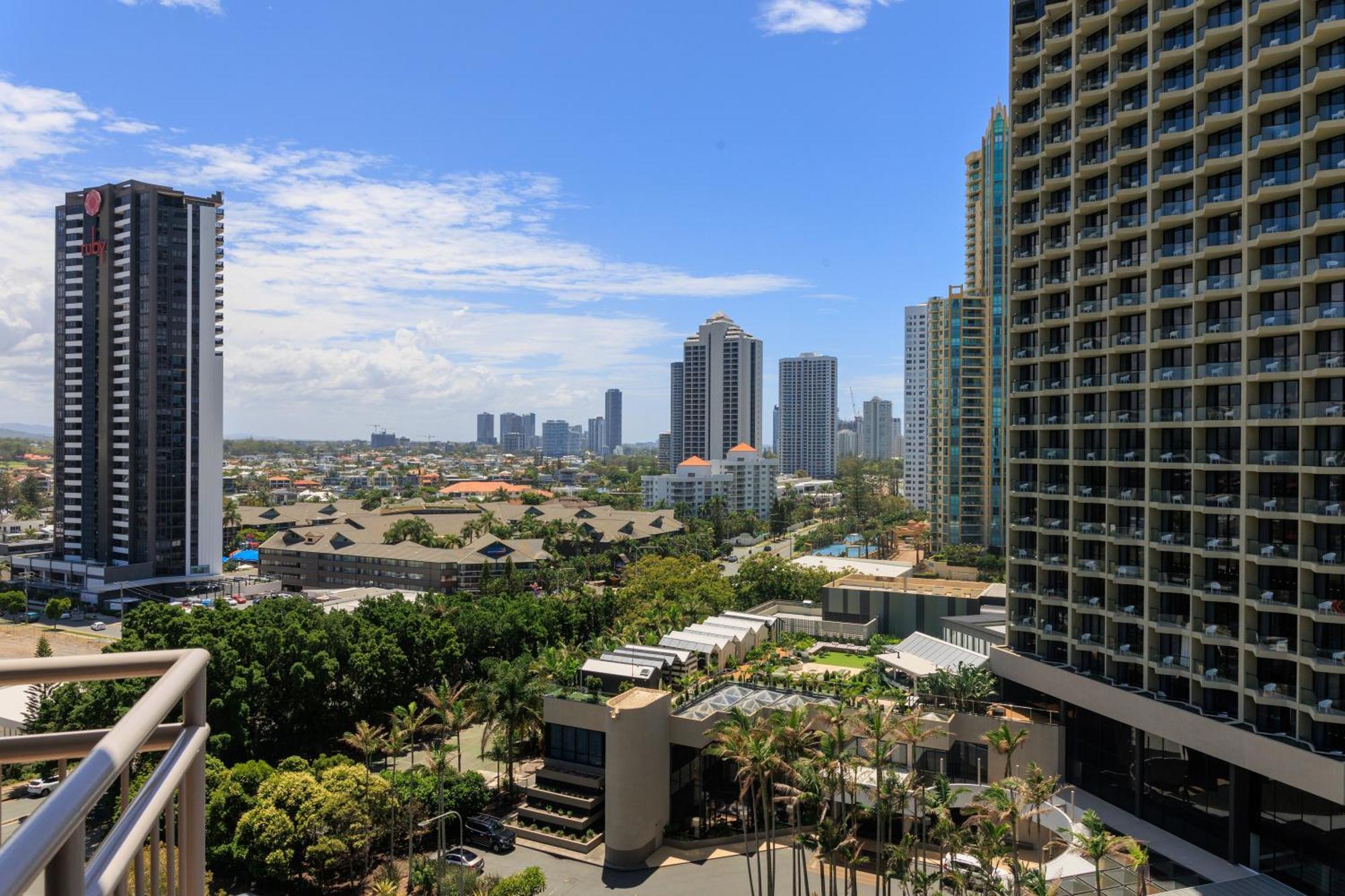 Holiday Holiday Crown Towers Gold Coast Exterior photo