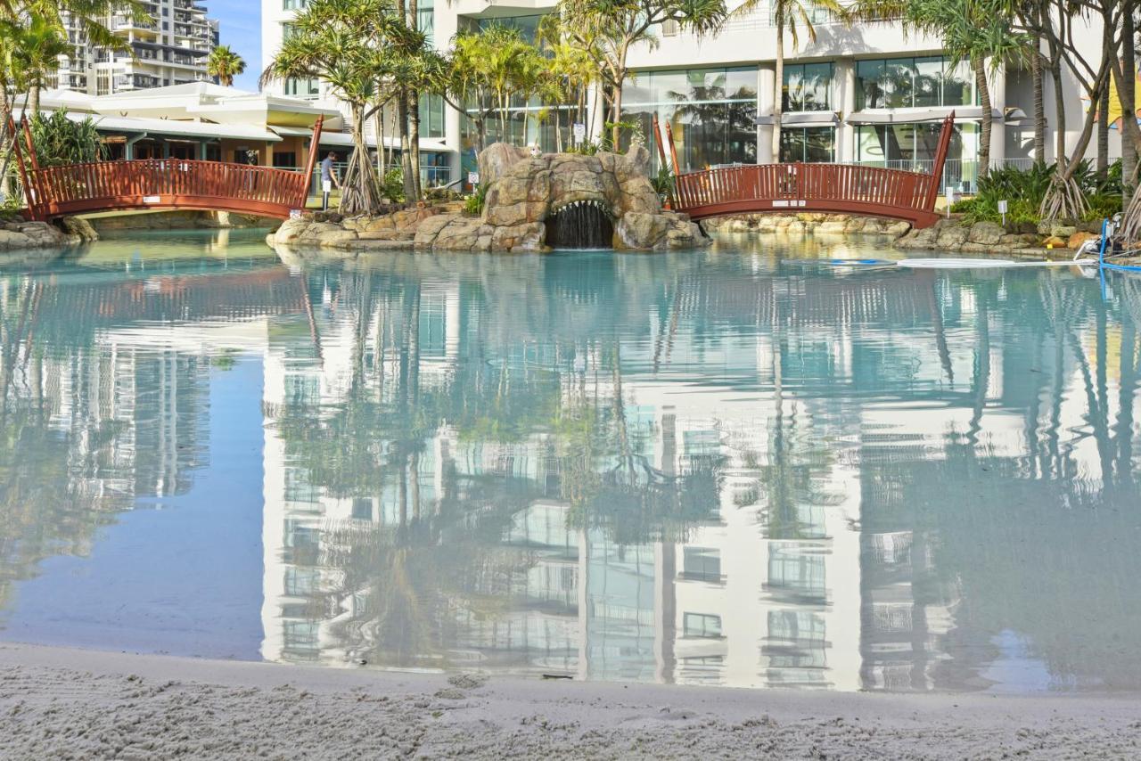 Holiday Holiday Crown Towers Gold Coast Exterior photo